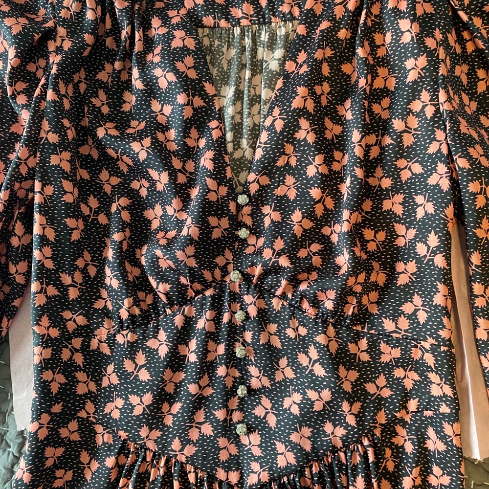 This SANDRO Paris dress is so super flattering! Navy with pink print- GORGEOUS !